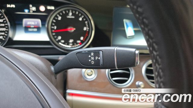 Mercedes-Benz E-Class 2017 — photo 9