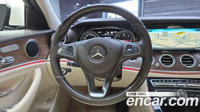 Mercedes-Benz E-Class 2017 — photo 13