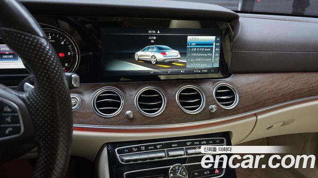 Mercedes-Benz E-Class 2017 — photo 15