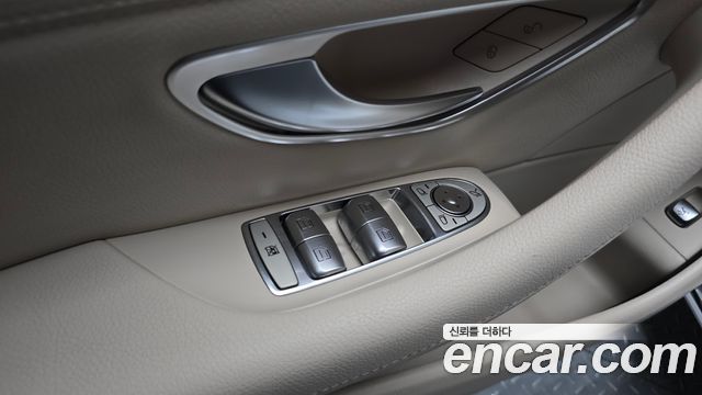 Mercedes-Benz E-Class 2017 — photo 19