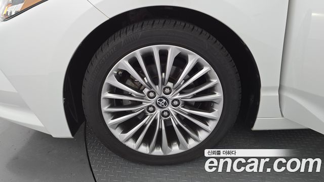 Toyota Avalon 2019 — photo 5