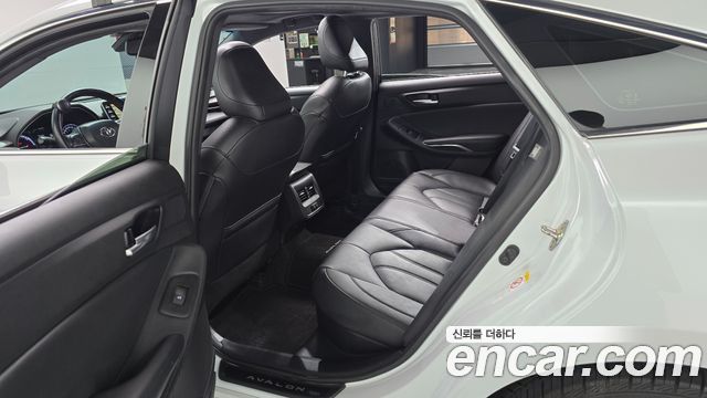 Toyota Avalon 2019 — photo 11