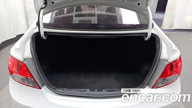 Hyundai Accent 2015 — photo 26