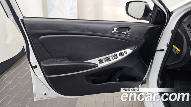 Hyundai Accent 2015 — photo 14