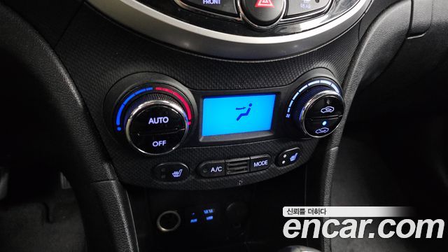 Hyundai Accent 2015 — photo 32