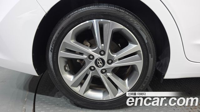Hyundai AVANTE 2018 — photo 5