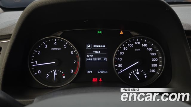 Hyundai AVANTE 2018 — photo 8
