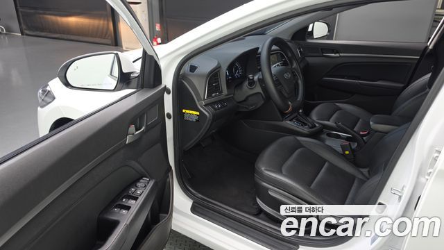 Hyundai AVANTE 2018 — photo 10