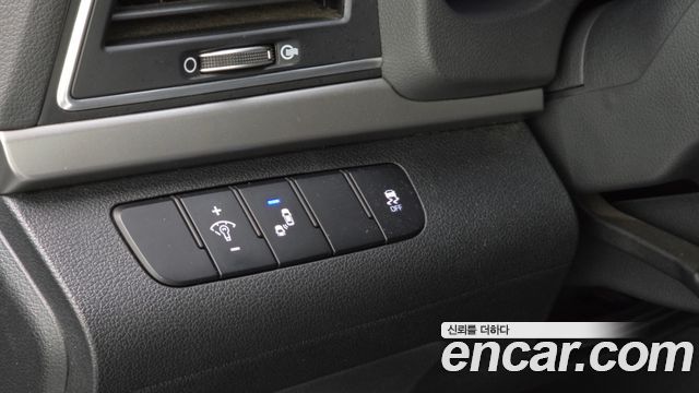 Hyundai AVANTE 2018 — photo 15
