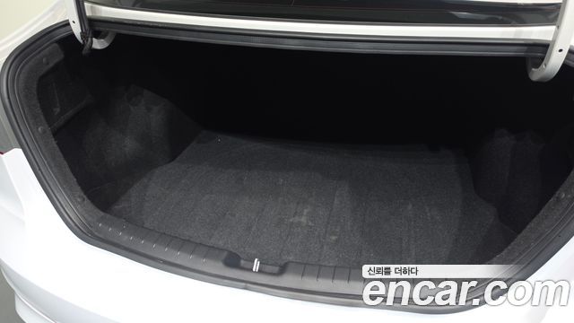 Hyundai AVANTE 2018 — photo 19