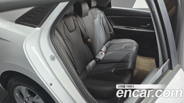 Hyundai AVANTE 2021 — photo 12