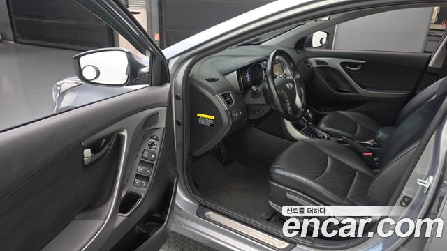 Hyundai AVANTE 2015 — photo 10