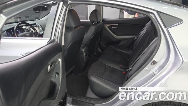 Hyundai AVANTE 2015 — photo 11