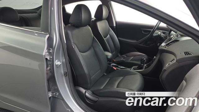 Hyundai AVANTE 2015 — photo 12