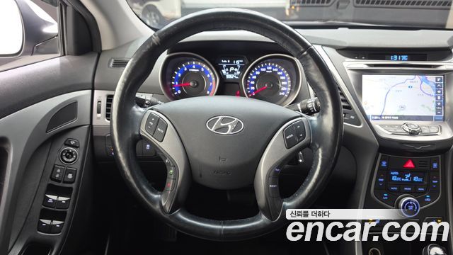 Hyundai AVANTE 2015 — photo 13