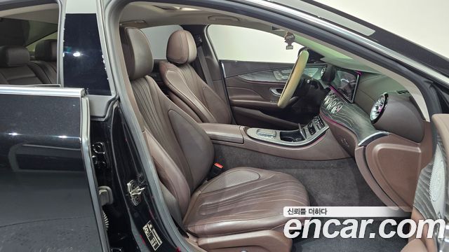 Mercedes-Benz CLS-Class 2021 — photo 16