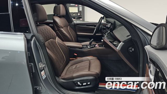 BMW Gran Turismo 2023 — photo 16