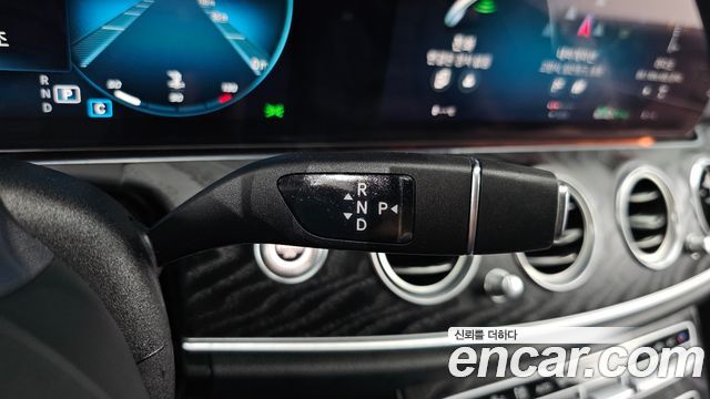Mercedes-Benz E-Class 2021 — photo 12