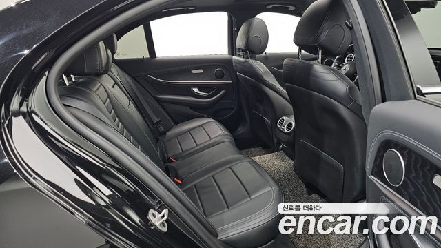 Mercedes-Benz E-Class 2021 — photo 18