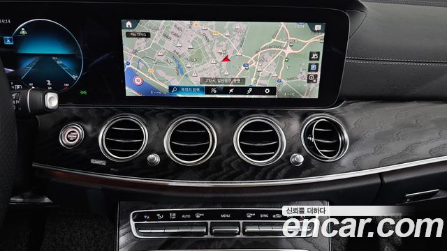 Mercedes-Benz E-Class 2021 — photo 20