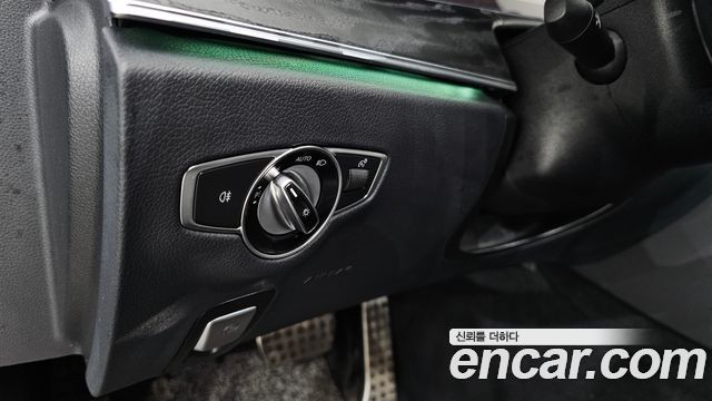 Mercedes-Benz E-Class 2021 — photo 26