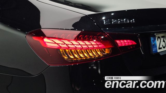 Mercedes-Benz E-Class 2021 — photo 9