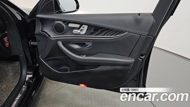 Mercedes-Benz E-Class 2021 — photo 15