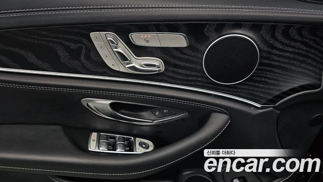 Mercedes-Benz E-Class 2021 — photo 27