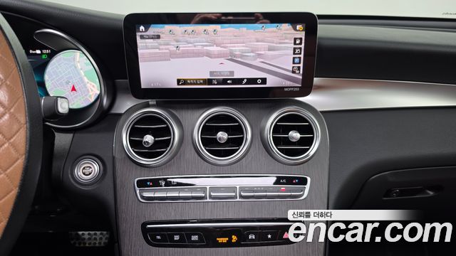 Mercedes-Benz GLC-Class 2021 — photo 14