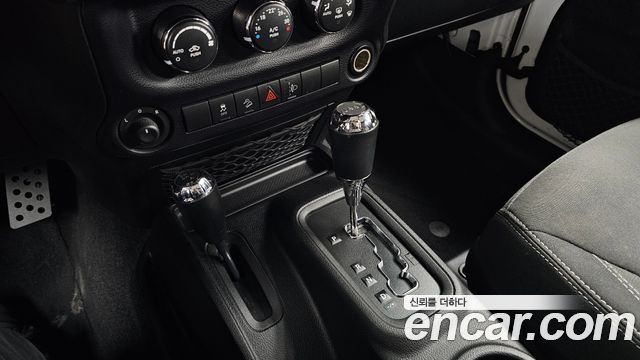 Jeep Wrangler 2014 — photo 9