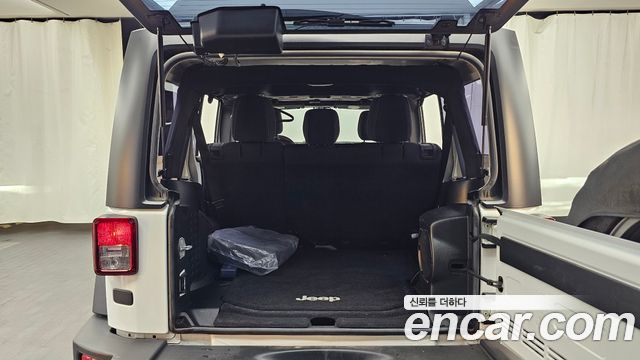 Jeep Wrangler 2014 — photo 20