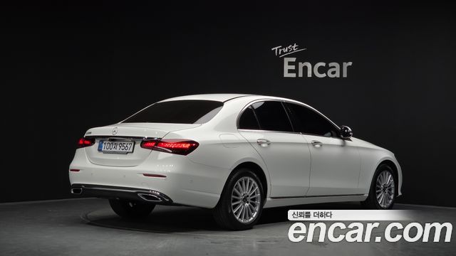 Mercedes-Benz E-Class 2023 — photo 2