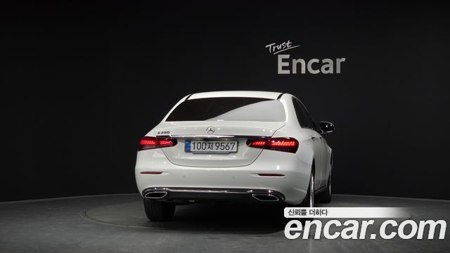 Mercedes-Benz E-Class 2023 — photo 4