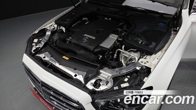 Mercedes-Benz E-Class 2023 — photo 6