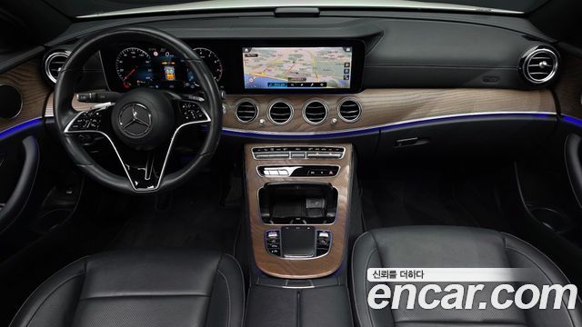 Mercedes-Benz E-Class 2023 — photo 7