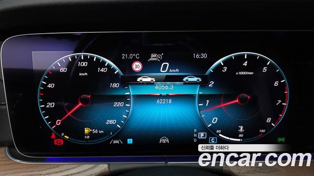Mercedes-Benz E-Class 2023 — photo 8