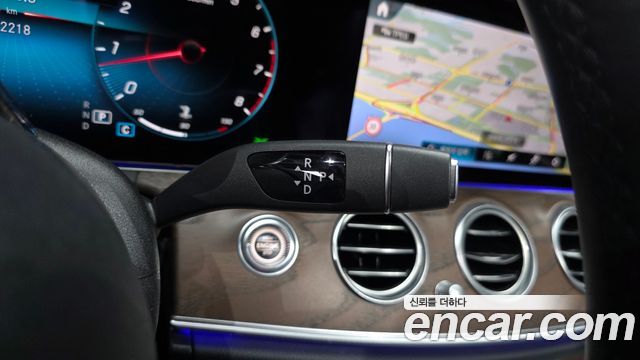 Mercedes-Benz E-Class 2023 — photo 9