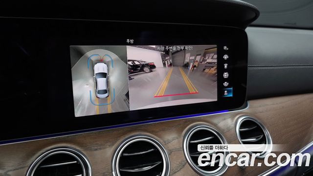 Mercedes-Benz E-Class 2023 — photo 15