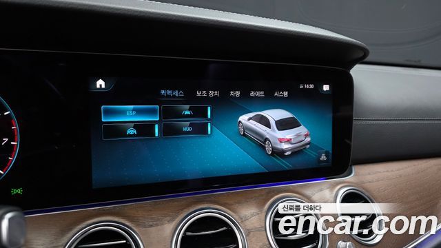 Mercedes-Benz E-Class 2023 — photo 16