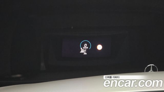 Mercedes-Benz E-Class 2023 — photo 18