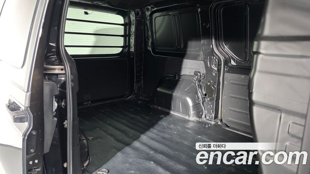 Hyundai Staria 2024 — photo 17