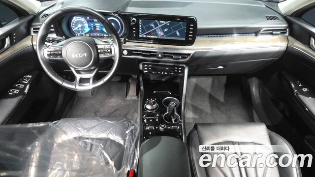 Kia K5 2023 — photo 10