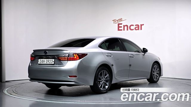 Lexus ES 2016 — photo 2