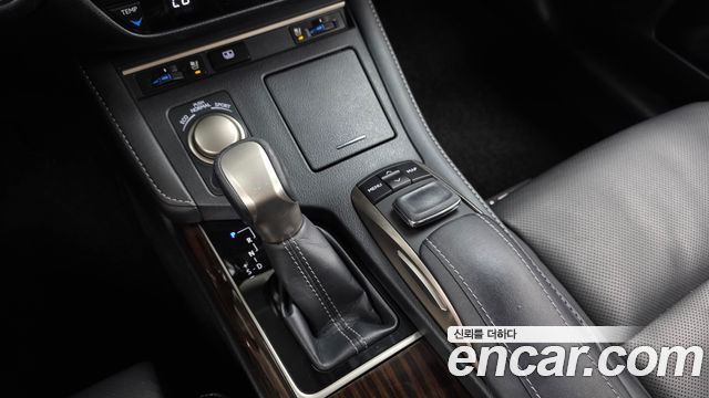 Lexus ES 2016 — photo 9