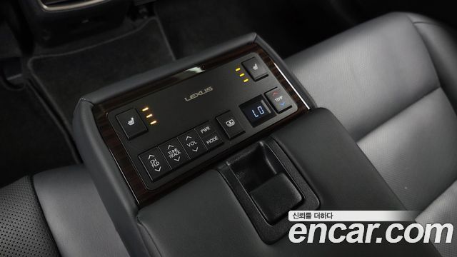 Lexus ES 2016 — photo 19