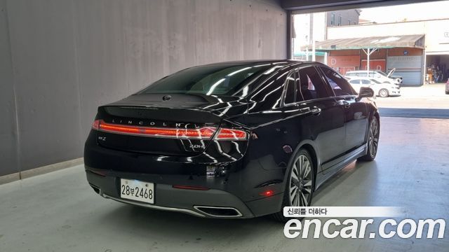 Lincoln MKZ 2017 — photo 2
