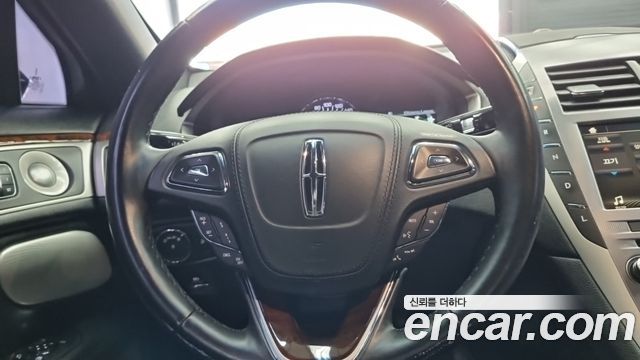 Lincoln MKZ 2017 — photo 9