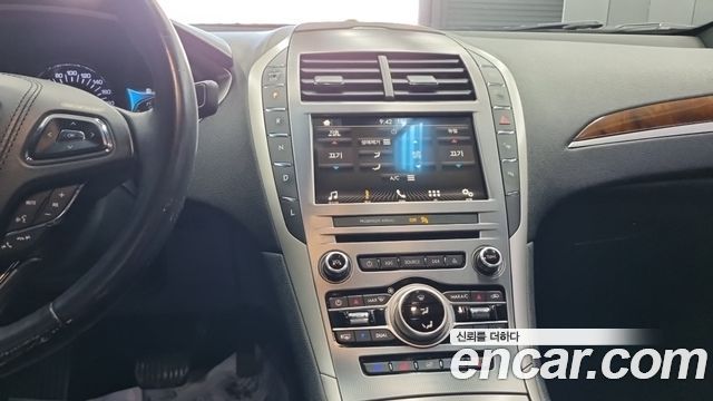 Lincoln MKZ 2017 — photo 10
