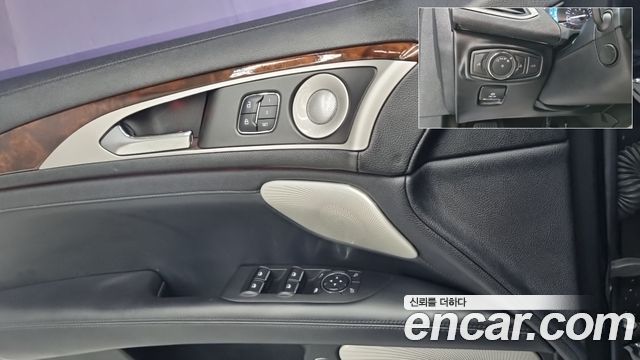 Lincoln MKZ 2017 — photo 15