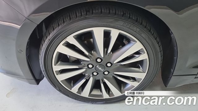 Lincoln MKZ 2017 — photo 18